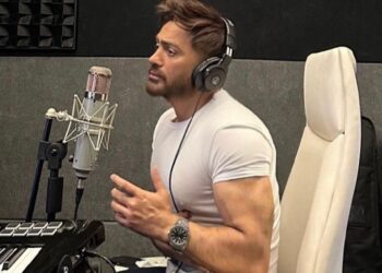 “تامر حسني” يعد جمهوره “أغنيات ألبوم هرمون السعادة قريباً”