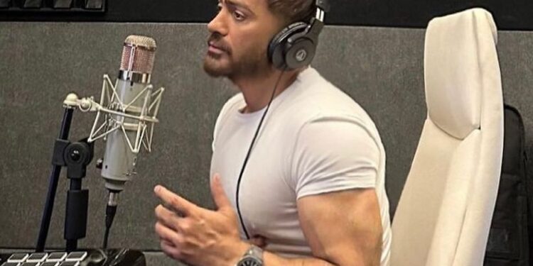 “تامر حسني” يعد جمهوره “أغنيات ألبوم هرمون السعادة قريباً”