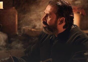 كريم عبد العزيز يوضح سبب اللهجة العامية في “الحشاشين