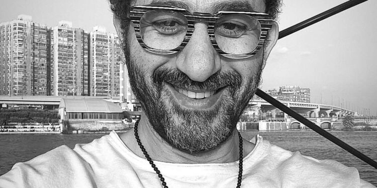 هكذا يحتفل أحمد حلمي ومنى زكي بالعيد