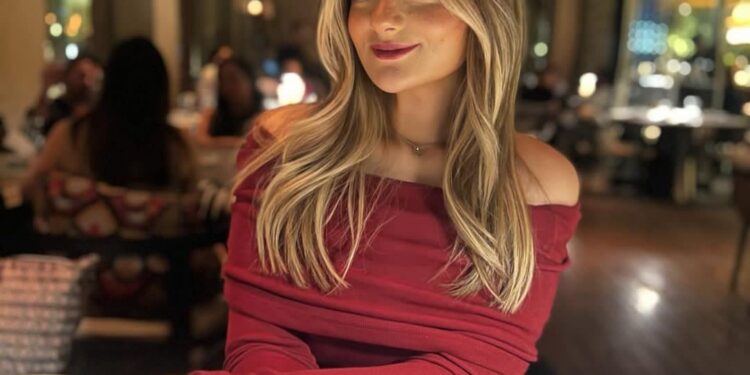 ملك زاهر تبحث عن عريس شبيه لوالدها