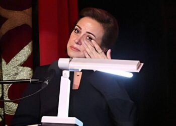 ريهام عبد الغفور تبكي على المسرح… والسبب!