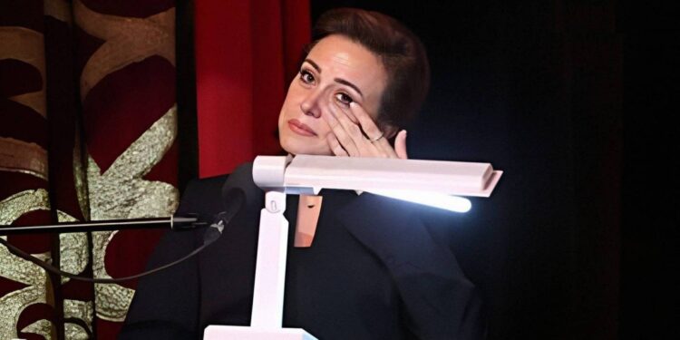 ريهام عبد الغفور تبكي على المسرح… والسبب!