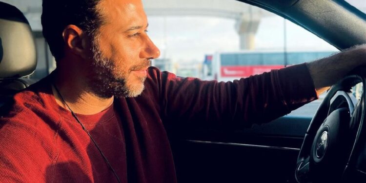 أحمد السعدني يوجه رسالة شكر لكل من واساهم في رحيل والده