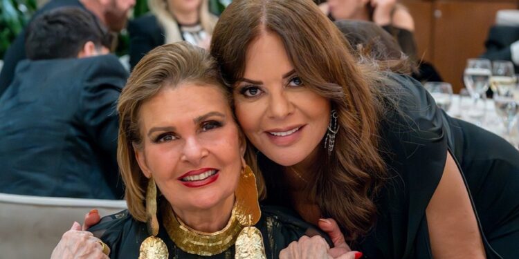 كارمن لبس ويسرا معاً في لبنان