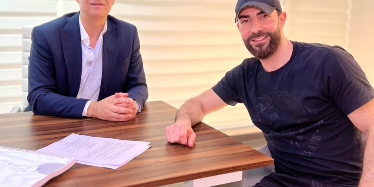 كارلوس عازار ينضمّ لأبطال مُسلسل قلب أسود