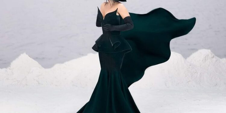 إليسا تطرح ألبومها الجديد “سكتين”