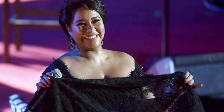 هل تجددت الأزمة بين شيرين وروتانا؟!