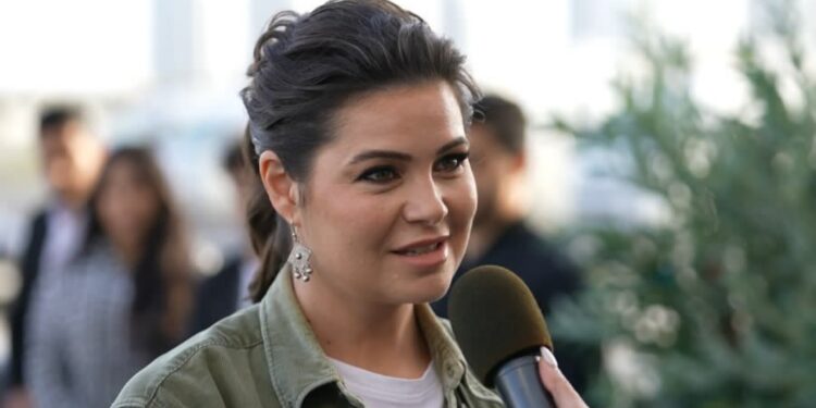 يسرا اللوزي تستشير طبيب نفسي!؟