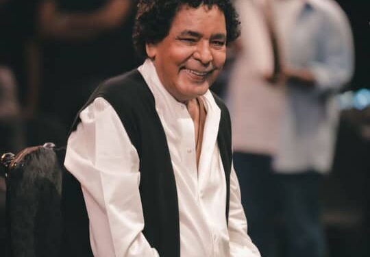 حقيقة الحالة الصحية ل “محمد منير”