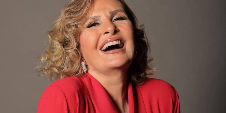 يسرا تمدح مواطنها “محمد سامي”