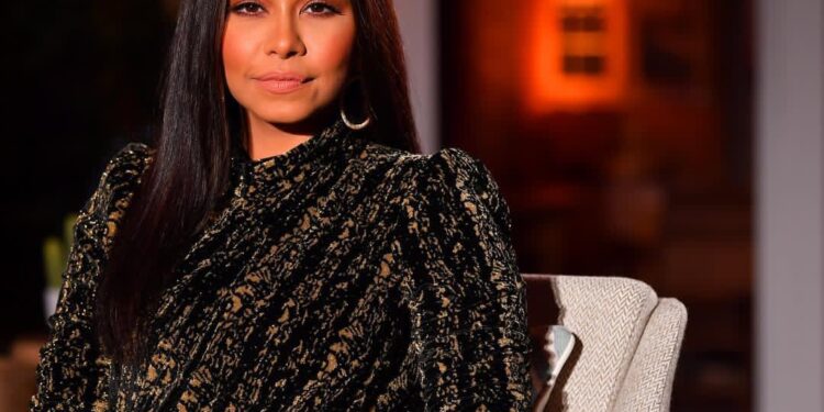 حسام حبيب يبارك لشيرين خطوبتها