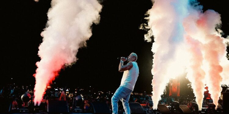 أجواء خيالية في حفل عمرو دياب الأخير