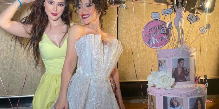 مرام علي تحتفل بميلاد شقيقتها