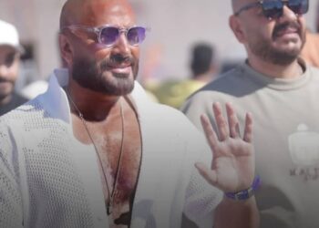 تامر حسني يوضح سبب أحدث إطلالاته بدعابة!