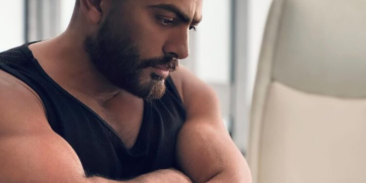 تامر حسني يفاجئ عروس تونسية