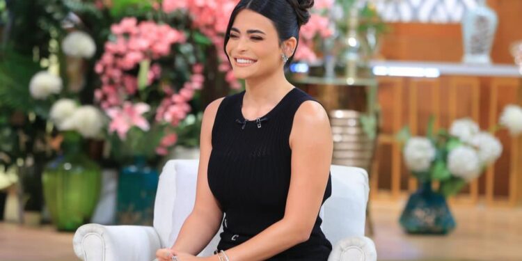 أسماء جلال تنفي ارتباطها عاطفياً