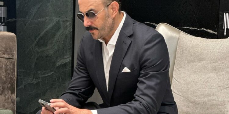 قصي خولي يشوق الجماهير لجديده