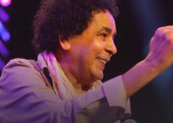 محمد منير يعتذر من جمهوره في الإسكندرية