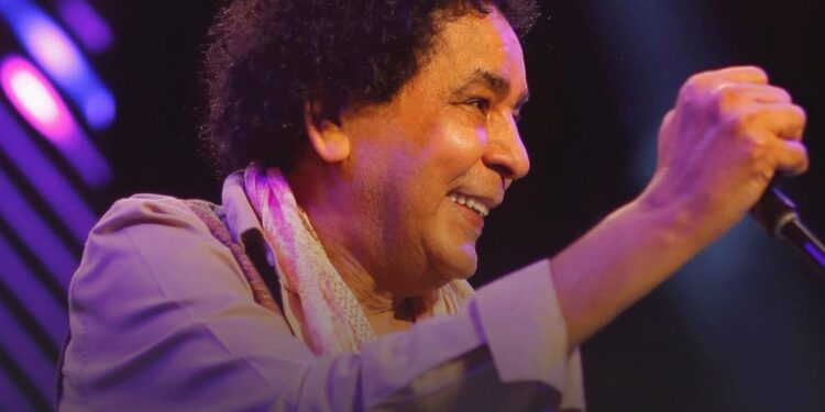 محمد منير يعتذر من جمهوره في الإسكندرية