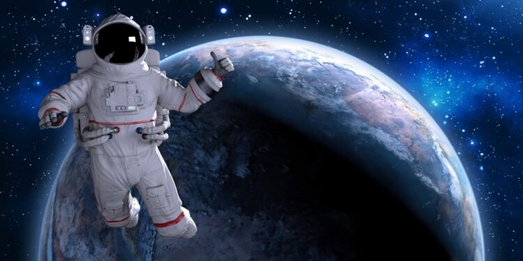 رائدا فضاء عالقان خارج الأرض حتى 2025