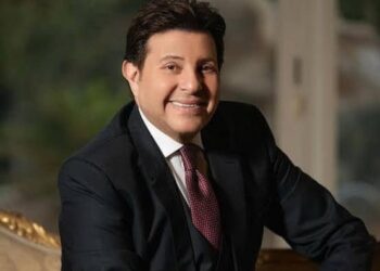 المطر يدفع هاني شاكر لممازحة جمهوره اللبناني