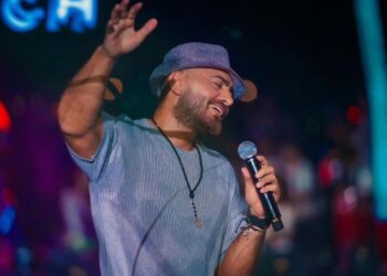 تامر حسني يُشعل الأجواء خلال حفله الأخير