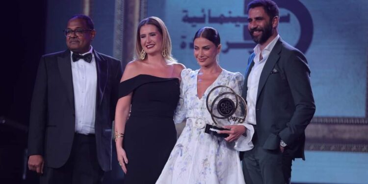 صبا مبارك تحصد التكريم في ميدفست