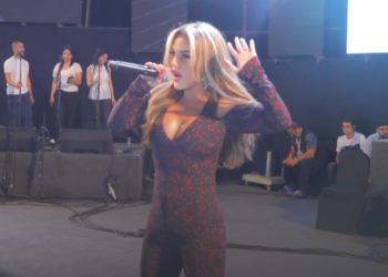 نيكول سابا وتجديدها “الباب يفوت جمل”