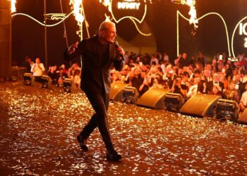 حفل ضخم لعمرو دياب من أمام أهرامات الجيزة