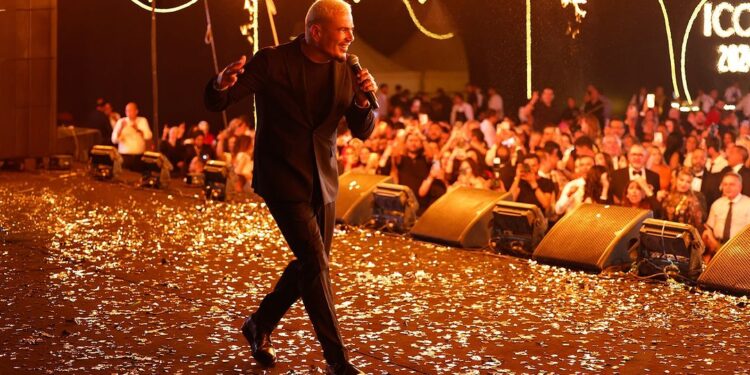 حفل ضخم لعمرو دياب من أمام أهرامات الجيزة