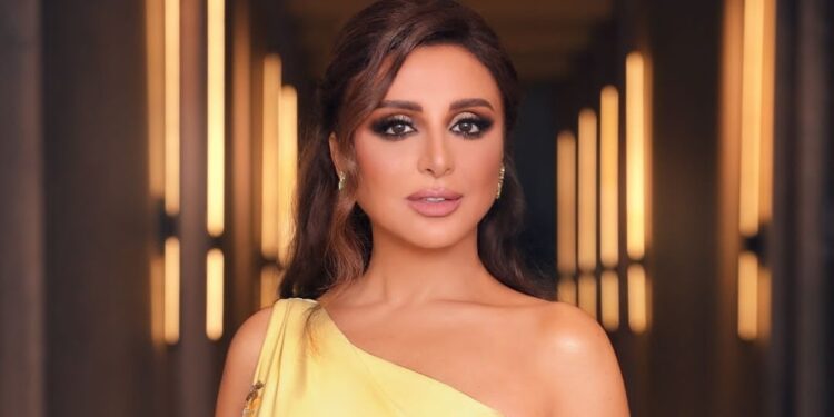 أنغام تجبر بخاطر معجب لم يستطع مقابلتها