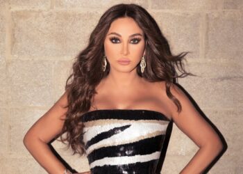 إليسا إلى جانب وطنها في محنته