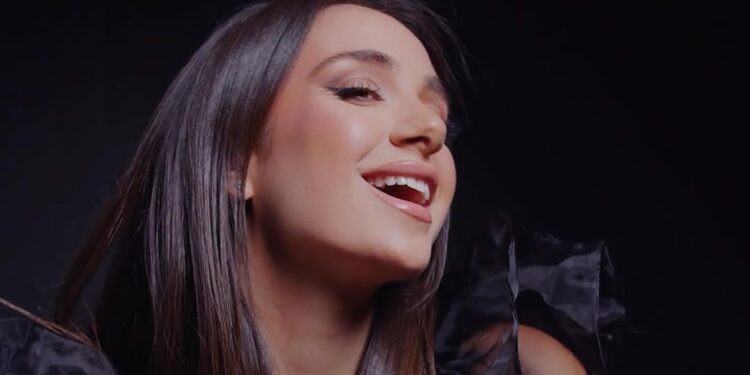 كأنها بالعة فيروز.. كارلا شمعون تثير الجدل!