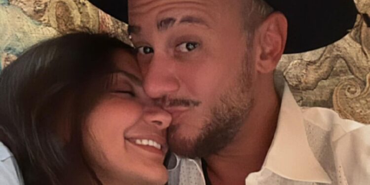 سعد لمجرد يوجه رسالة مليئة بالحب لزوجته