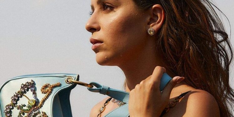 جميلة عوض للمصورين: “حسوا بيّا”