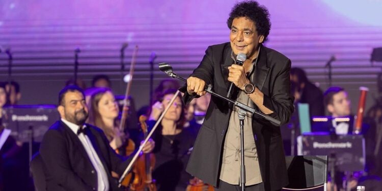 محمد منير في المستشفى بسبب أزمة صحية