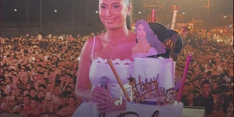 روبي تحتفل بعيد ميلادها على خشبة المسرح