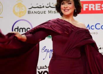 سلاف فواخرجي: “مستمرة في تقديم الأفلام، إلى أن يتم تعمير الخراب الذي حدث”.