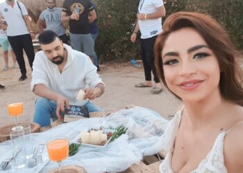 دوللي شاهين تكشف كواليس كليب “لو كنت جاري”