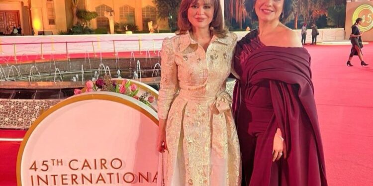 إلهام شاهين تبارك لسلاف فواخرجي