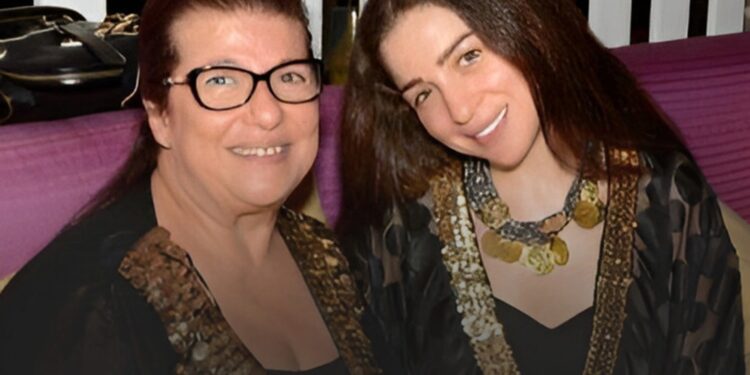 غياب مي عز الدين عن جنازة والدتها