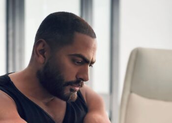 تامر حسني يعيد ذكرى تجمعه بالراحل “محمد رحيم”
