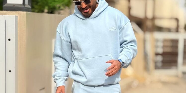 تامر حسني يعبر عن شوقه الكبير لجمهور الكويت بأسلوب عفوي 