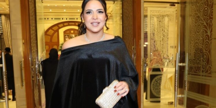 من قصدت إيمي غانم برسائلها الغامضة!