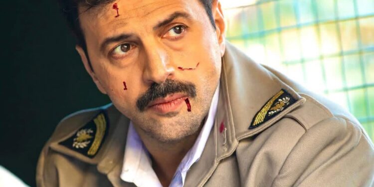 تيم حسن ضابط أمن جنائي فاسد في عمله الجديد