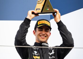 علم الإمارات يرفرف على حلبة ميزانو العالمية