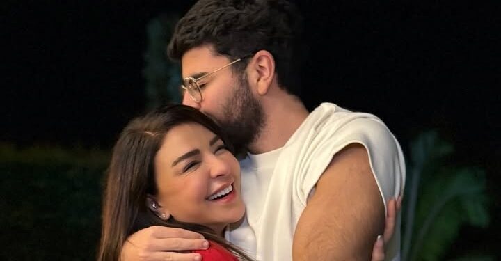 عناق الحب يوم الميلاد بين ماغي بوغصن وابنها