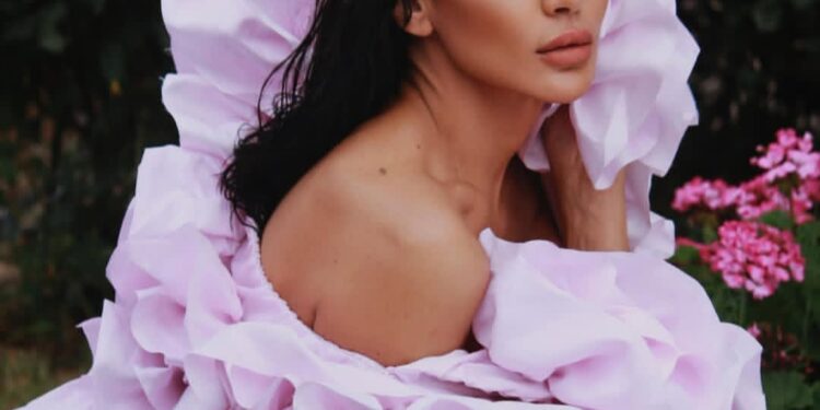 نادين الراسي وعيد ميلاد مليء بالورود