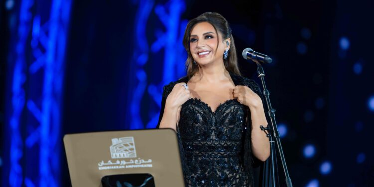 أنغام تشعل مدرج خورفكان